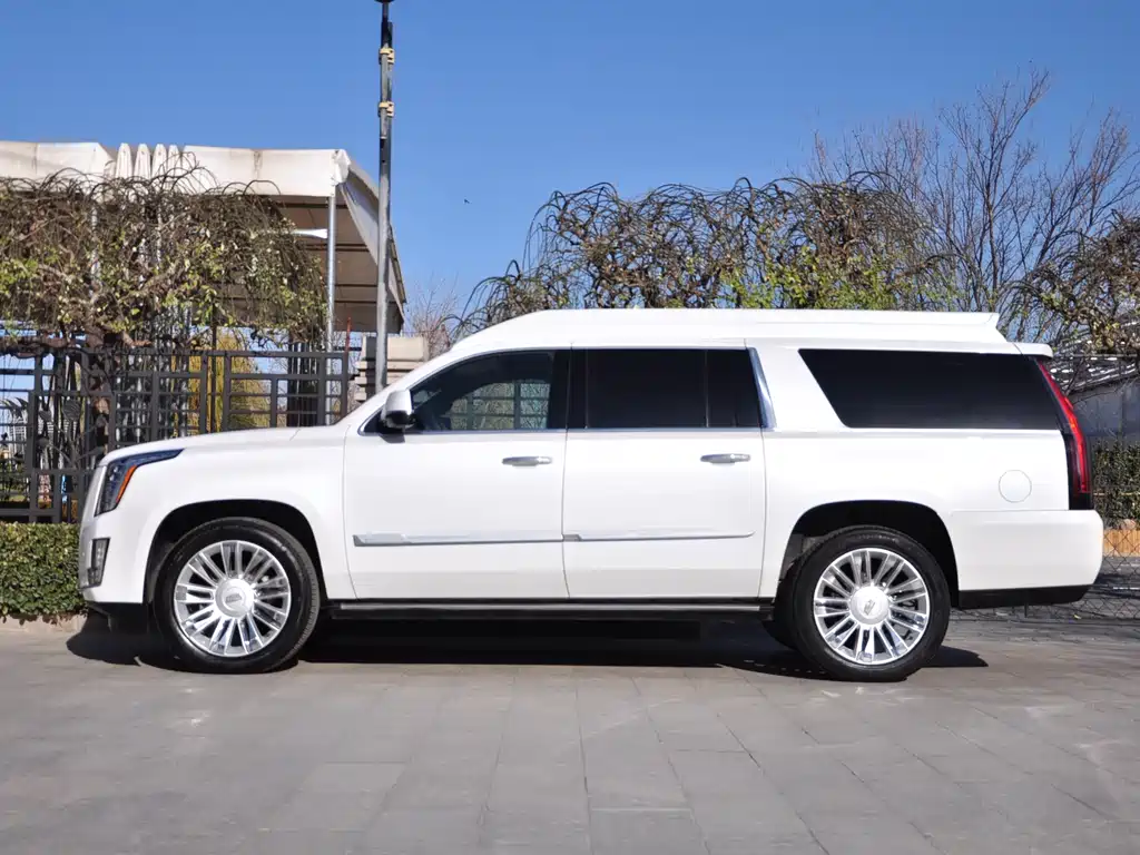 Escalade 6.2 L ESV Platinum Extended