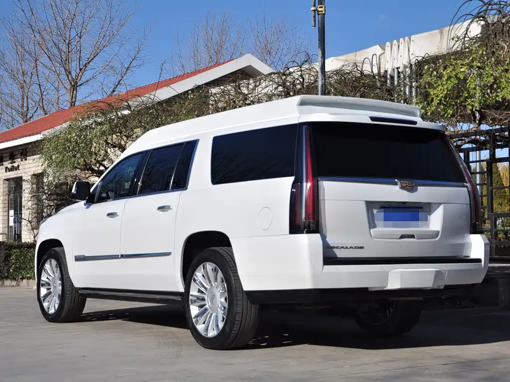 Escalade 6.2 L ESV Platinum Extended