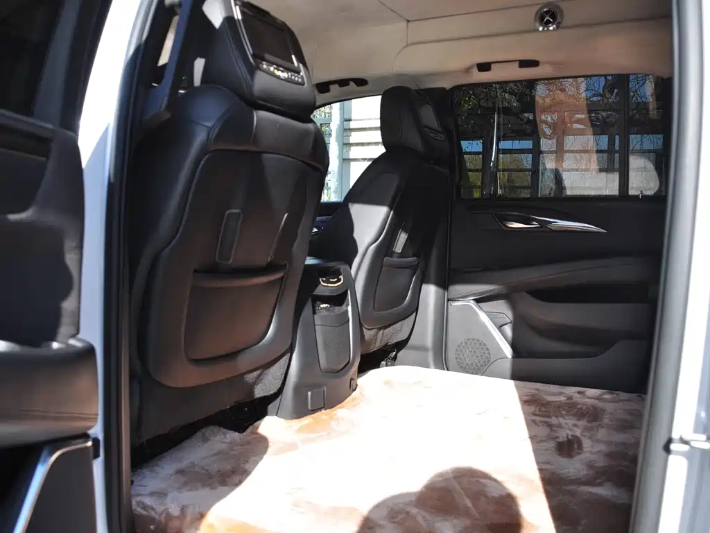 Escalade 6.2 L ESV Platinum Extended