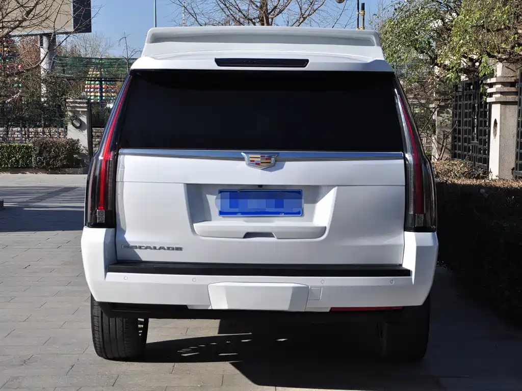 Escalade 6.2 L ESV Platinum Extended