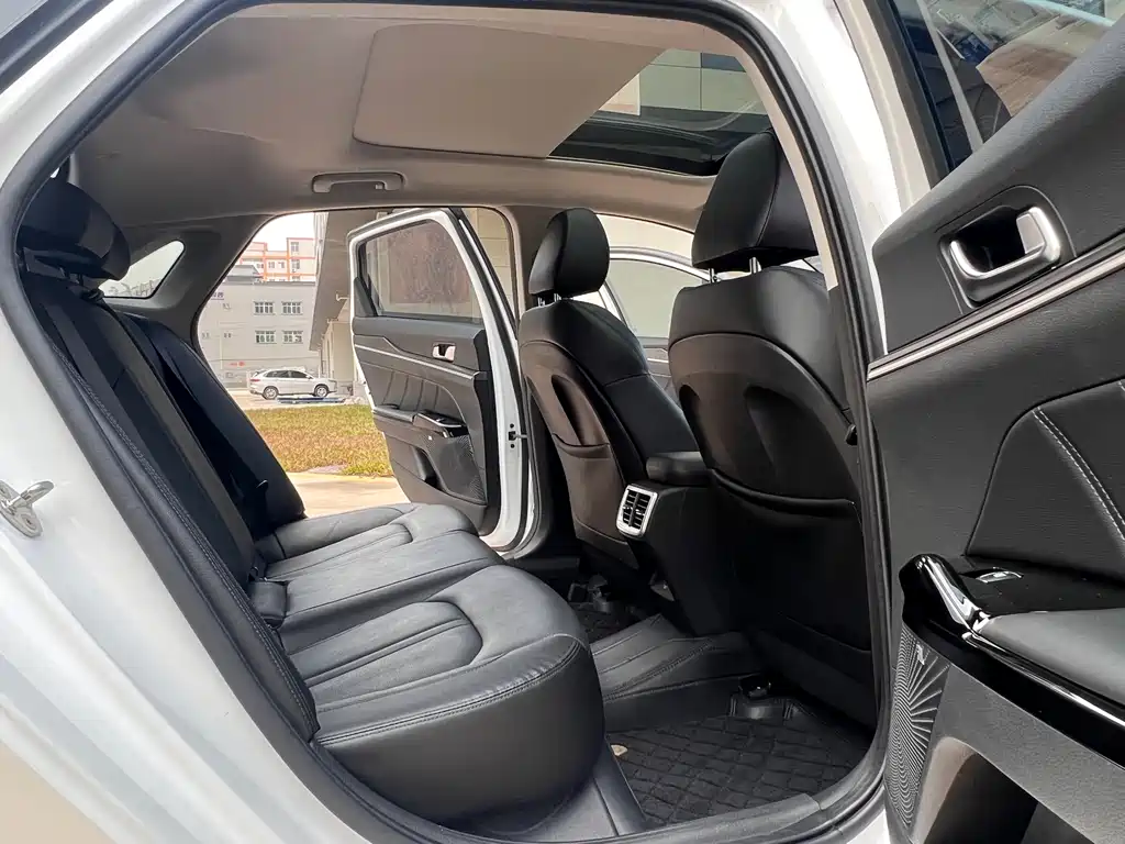 Kia K5 380 T GT-Line Flagship