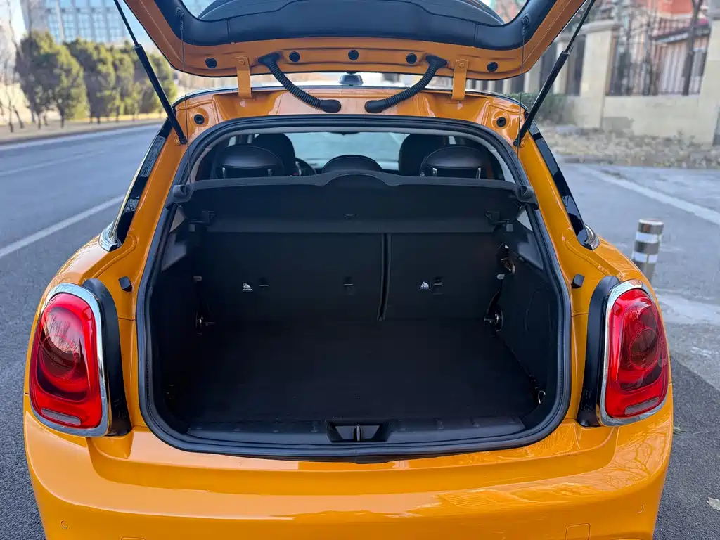 MINI 2.0 T COOPER S Pioneer 5-door