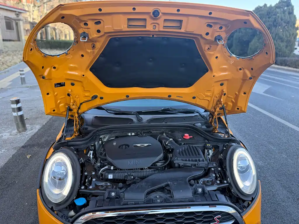 MINI 2.0 T COOPER S Pioneer 5-door
