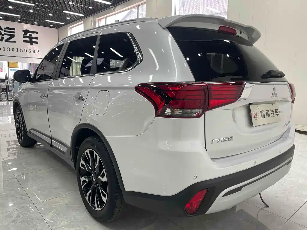 Outlander 2.4 L 4 WD Enjoyment 5-seat