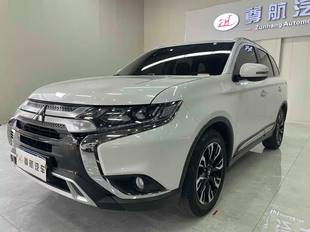 Outlander 2.4 L 4 WD Enjoyment 5-seat