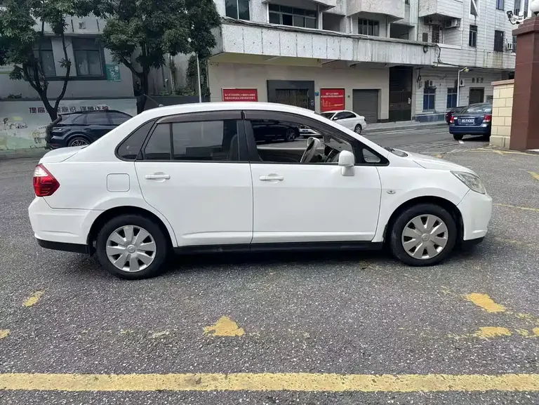 Venucia R50 1.6 L Auto Distinguished