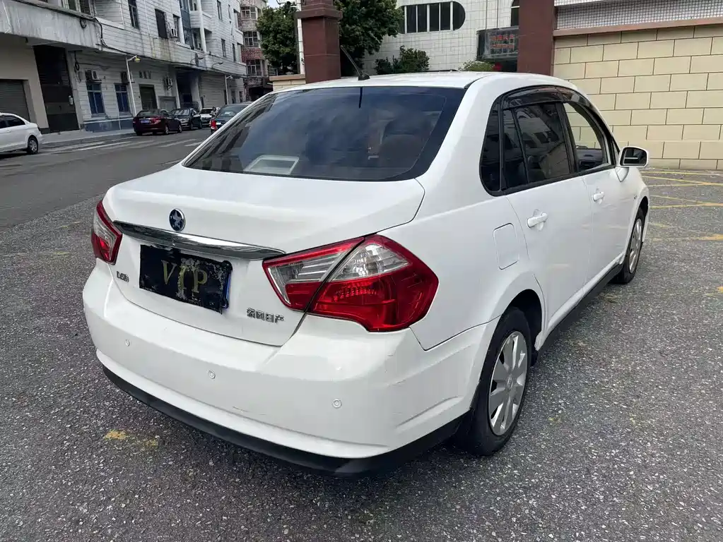 Venucia R50 1.6 L Auto Distinguished