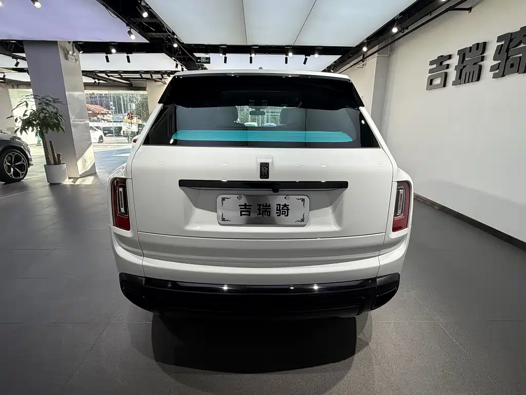 Cullinan Black Badge
