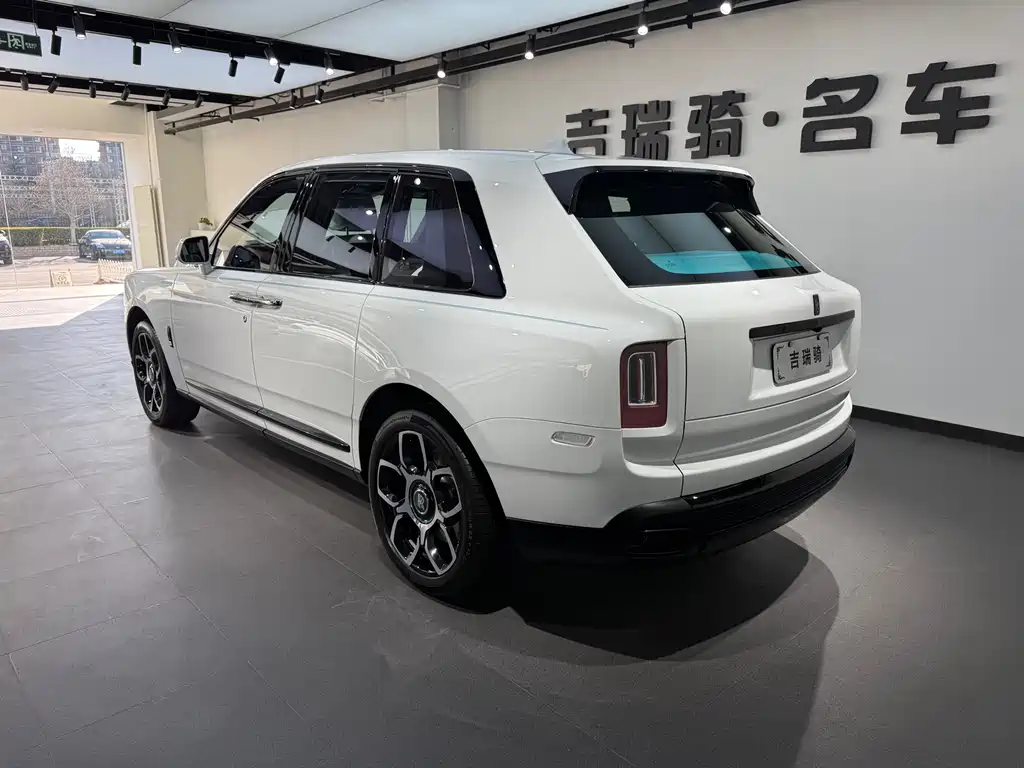 Cullinan Black Badge