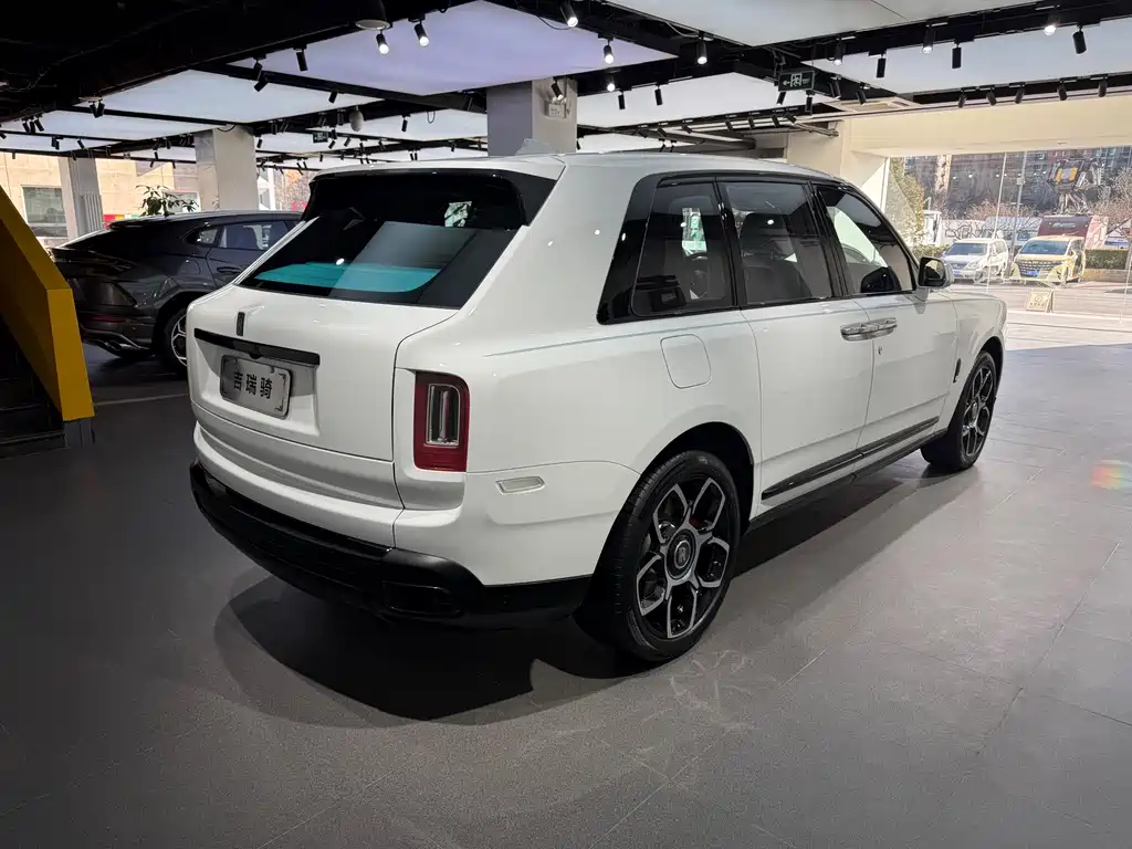 Cullinan Black Badge