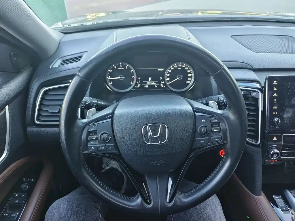 Honda UR-V 370 TURBO 2 WD Graceful