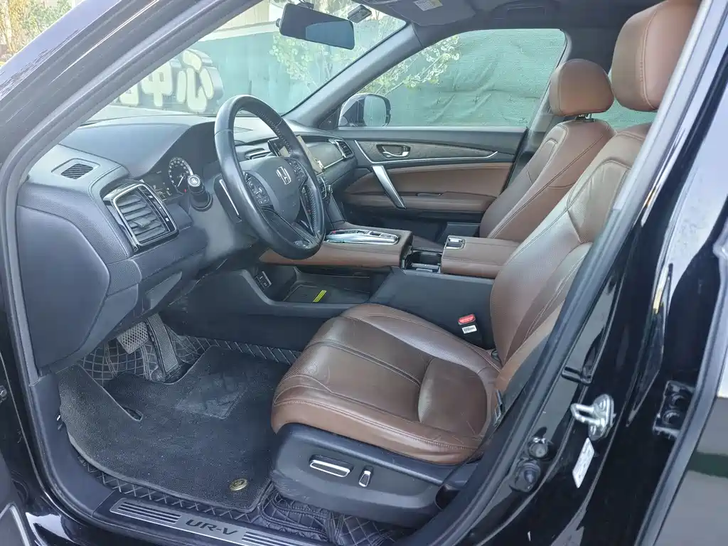 Honda UR-V 370 TURBO 2 WD Graceful