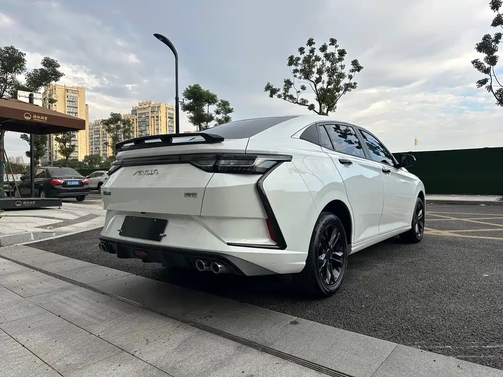 Yixuan 1.5 L Auto Glory