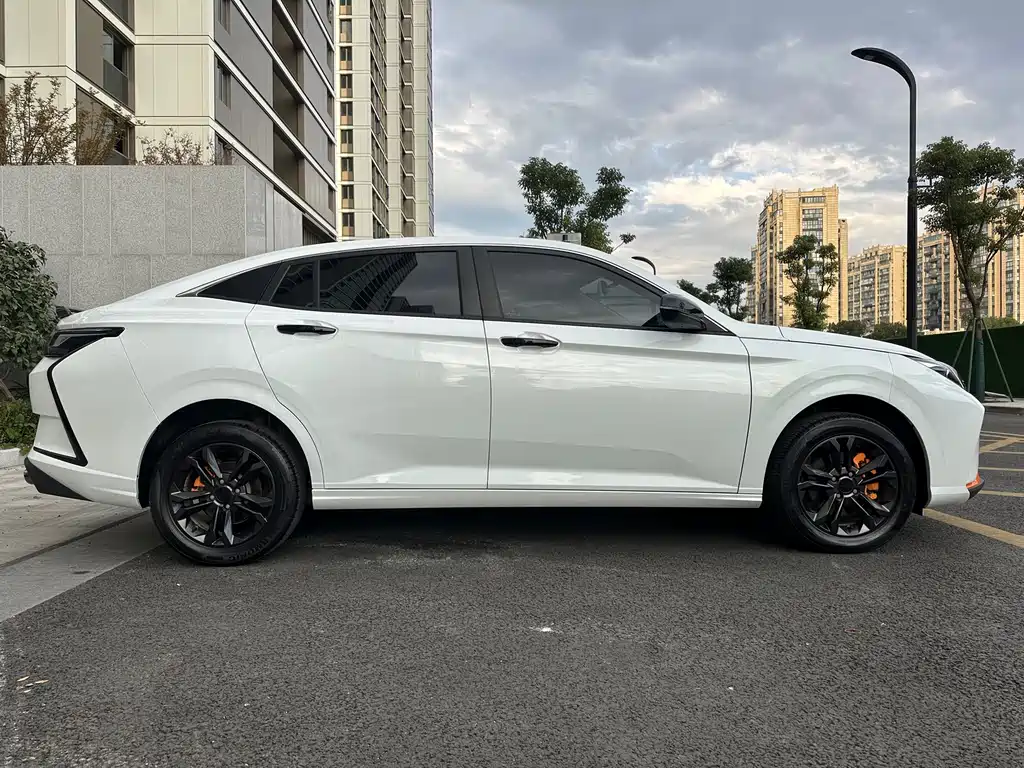 Yixuan 1.5 L Auto Glory