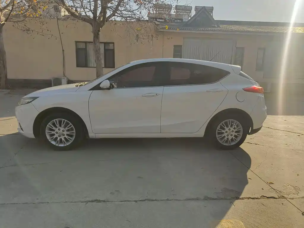 Eado XT 1.6 L Auto Handsome Cool CN-IV