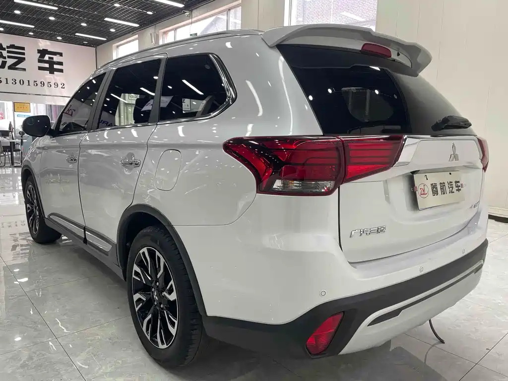Outlander 2.4 L 4 WD Enjoyment 5-seat