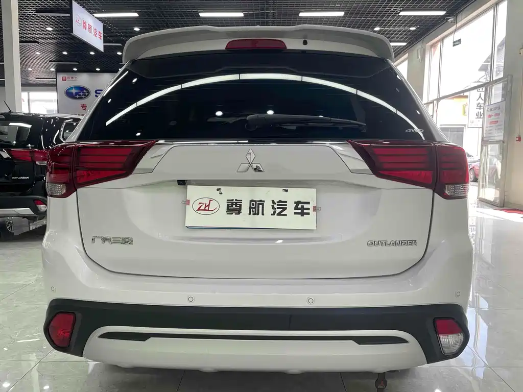 Outlander 2.4 L 4 WD Enjoyment 5-seat