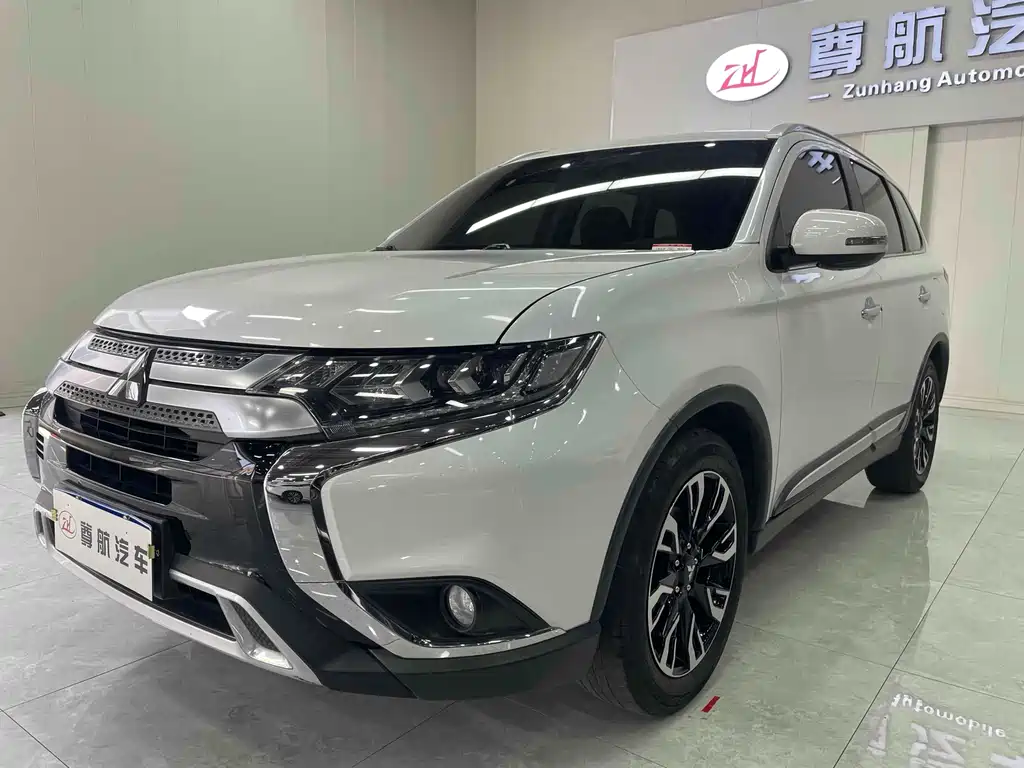 Outlander 2.4 L 4 WD Enjoyment 5-seat