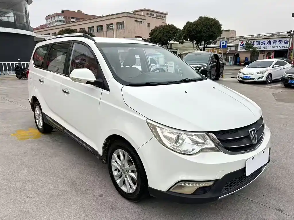 Baojun 730 1.5 L Manual Luxury 7-seat