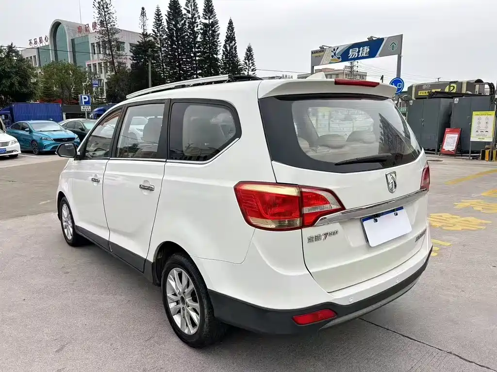 Baojun 730 1.5 L Manual Luxury 7-seat