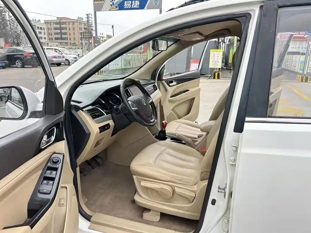 Baojun 730 1.5 L Manual Luxury 7-seat