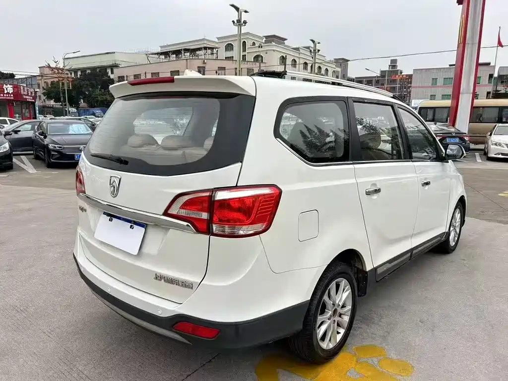 Baojun 730 1.5 L Manual Luxury 7-seat