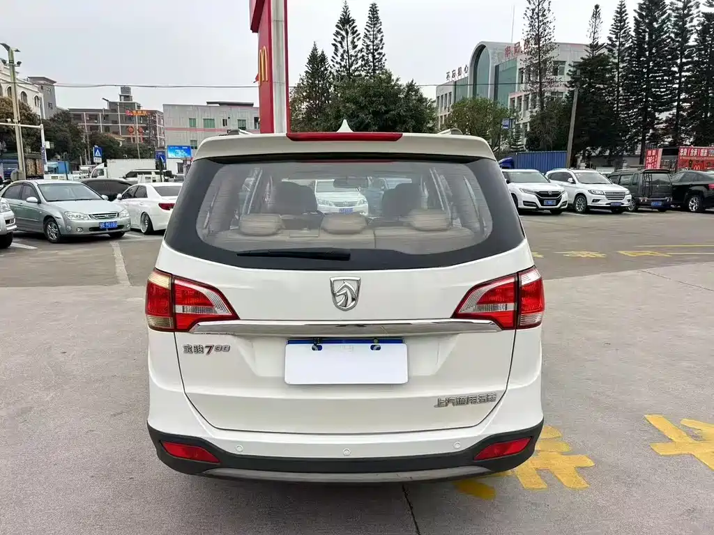 Baojun 730 1.5 L Manual Luxury 7-seat