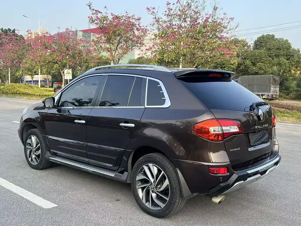 Koleos (Import) 2.5 L 4 WD Luxury