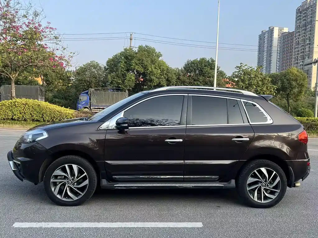 Koleos (Import) 2.5 L 4 WD Luxury
