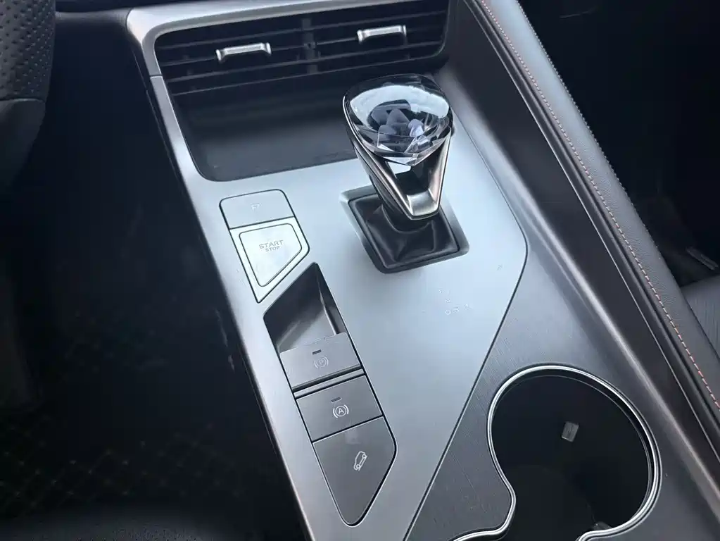 Roewe RX5 1.5 T Flagship Smart Drive