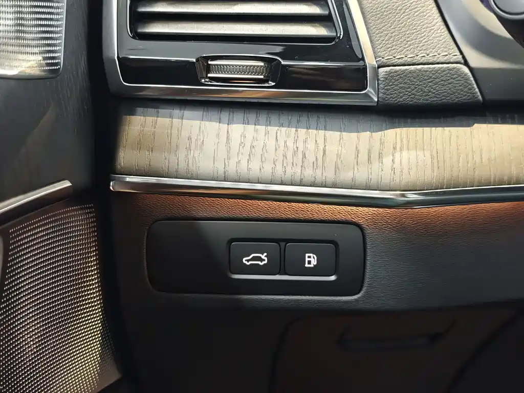Volvo XC90 PHEV T8 RECHARGE Smart Supreme Luxury 7-seat