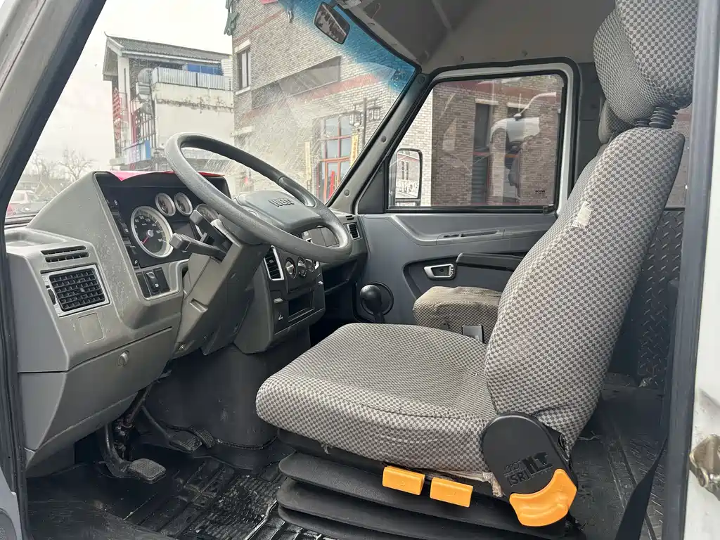 Iveco Deyi 2.5 T-A 35 NJ6485 AC47 Z4