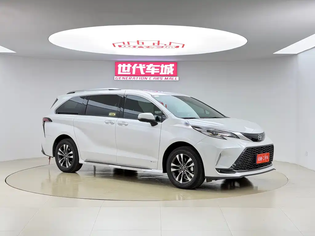 Granvia 2.5 L Hybrid Distinguished PLUS 4 WD