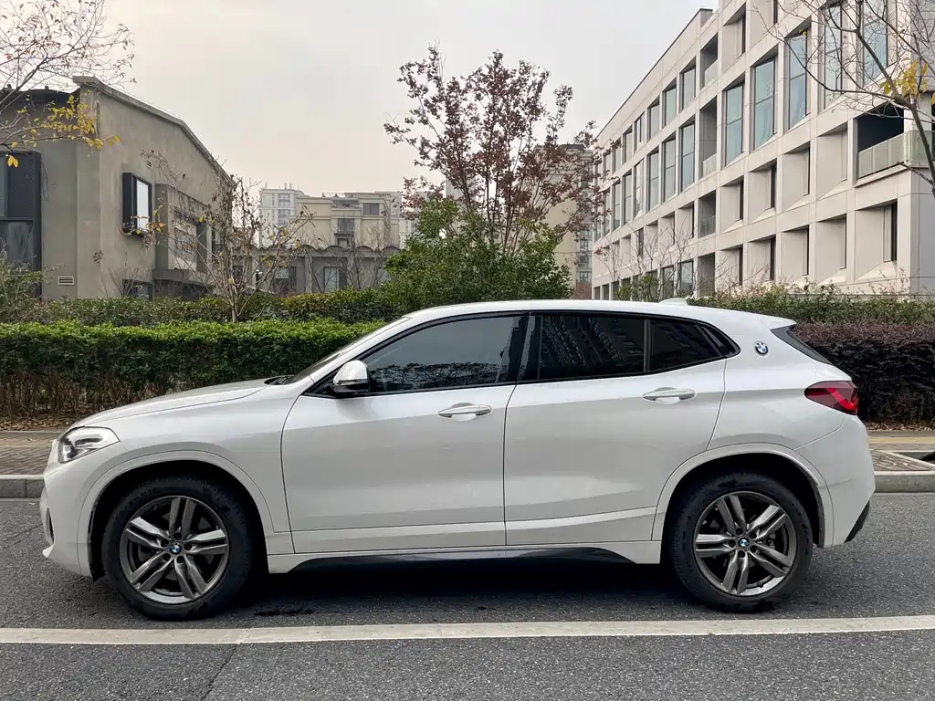 BMW X2 sDrive25 i Leading M Sport Package