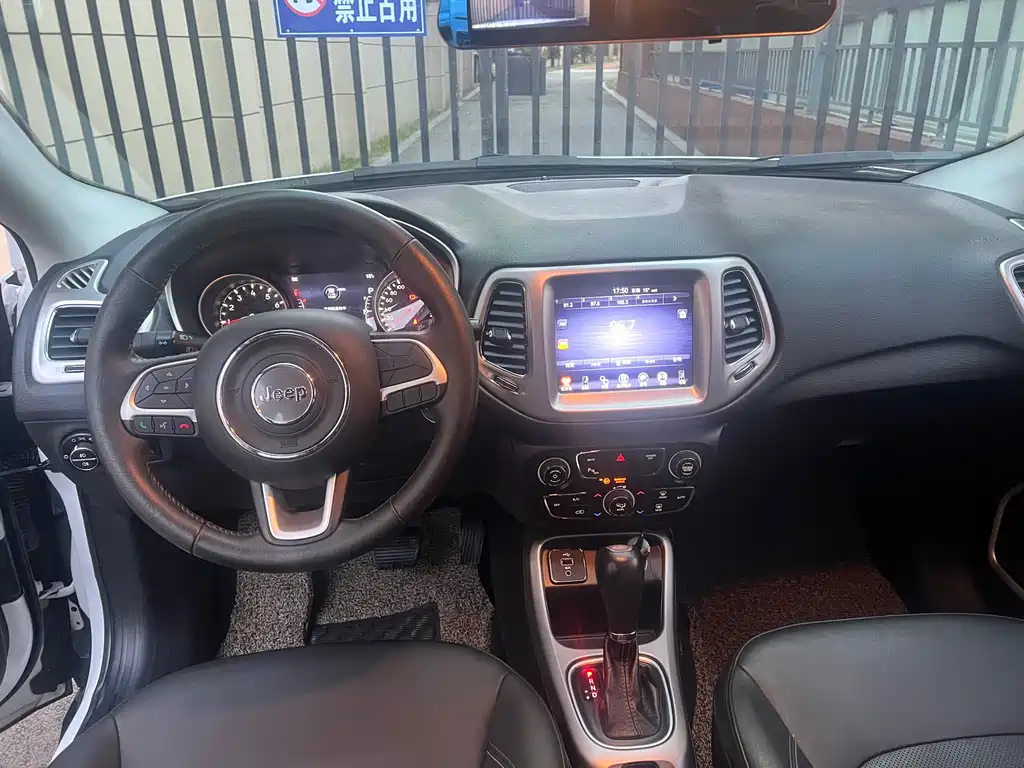 Compass 200 T Auto Home Enjoyment