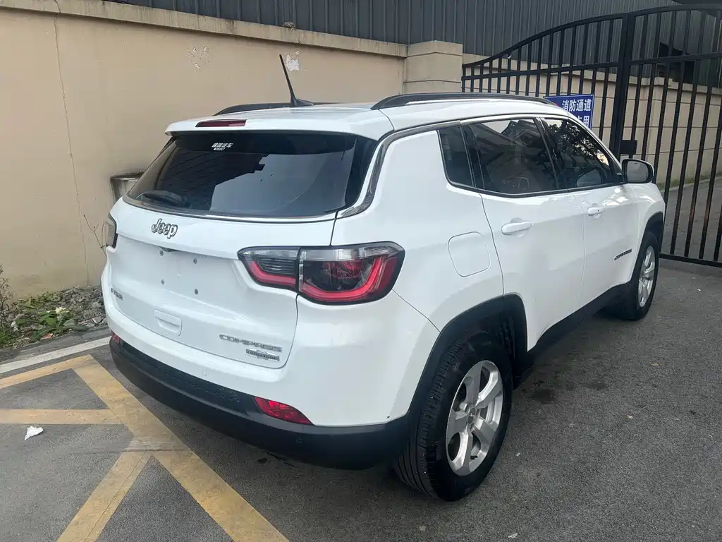 Compass 200 T Auto Home Enjoyment