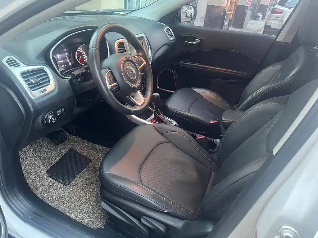 Compass 200 T Auto Home Enjoyment