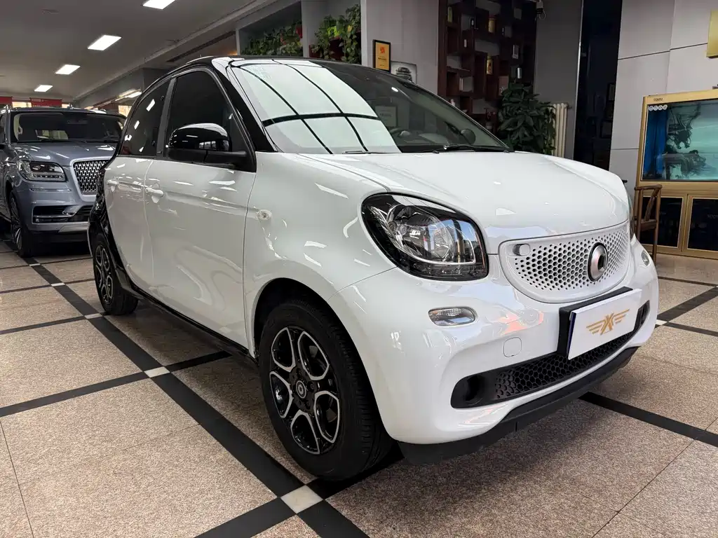 smart forfour 0.9 T 66 kW Pioneer