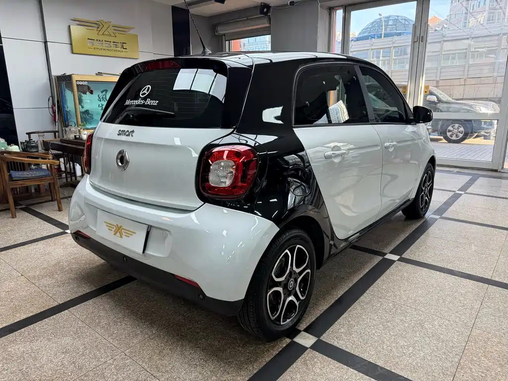 smart forfour 0.9 T 66 kW Pioneer