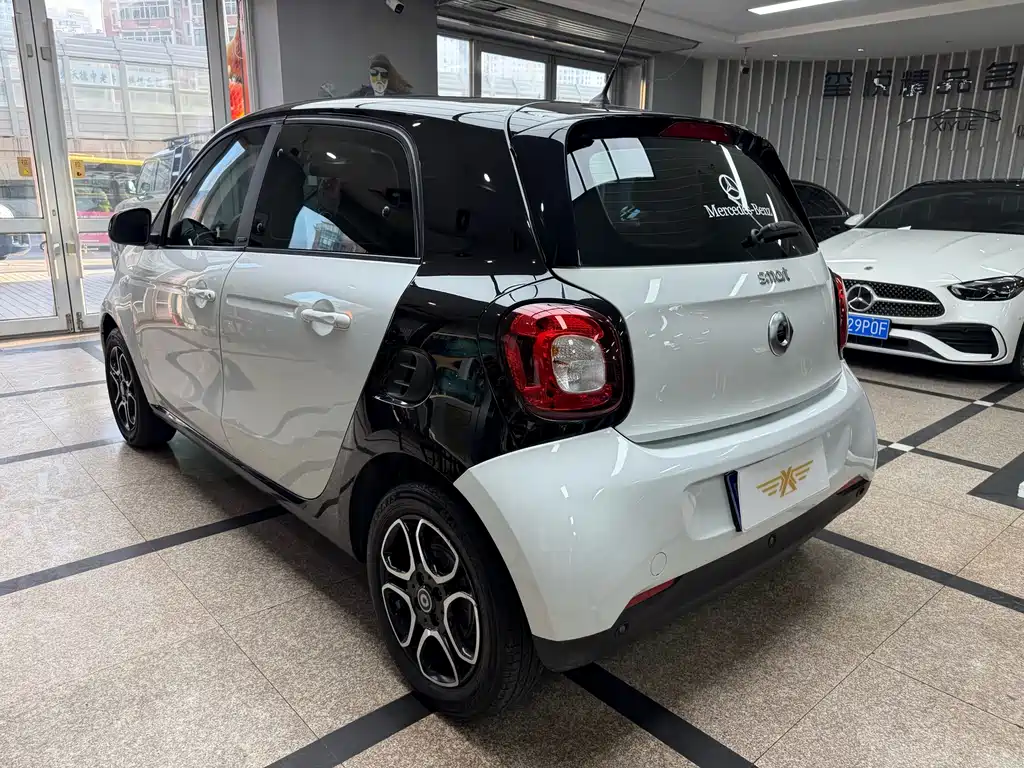 smart forfour 0.9 T 66 kW Pioneer
