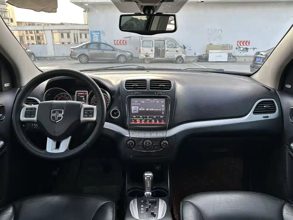 Journey 2.4 L 2 WD Premium Style