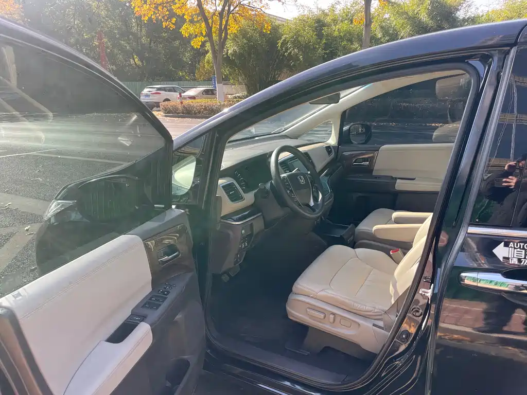 Odyssey Facelift 2.4 L Luxury