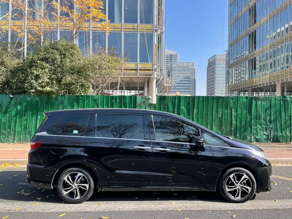 Odyssey Facelift 2.4 L Luxury