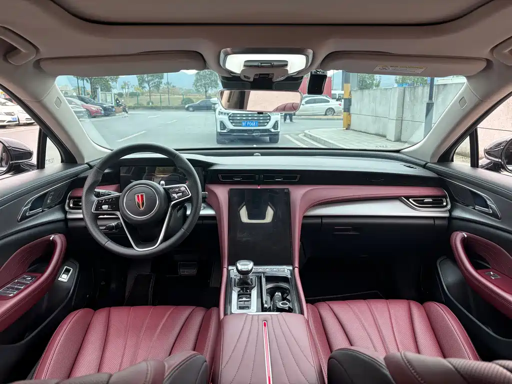 Hongqi H5 1.5 T DCT Connected Flagship Charm