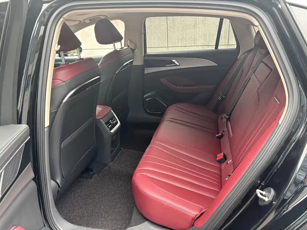 Hongqi H5 1.5 T DCT Connected Flagship Charm