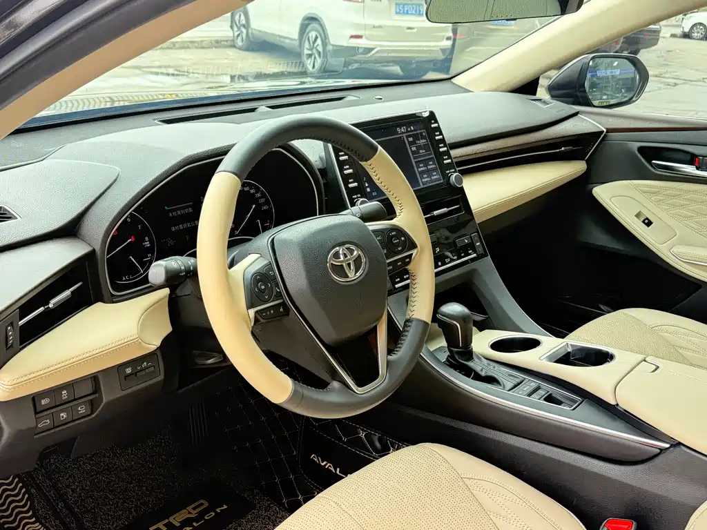 Avalon 2.5 L Touring Distinguished CN-V