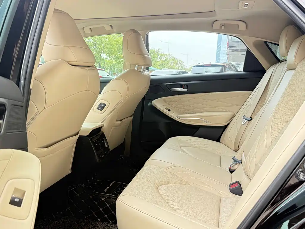 Avalon 2.5 L Touring Distinguished CN-V