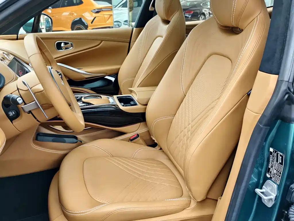 Aston Martin DBX 4.0 T V8