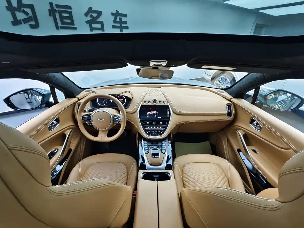 Aston Martin DBX 4.0 T V8