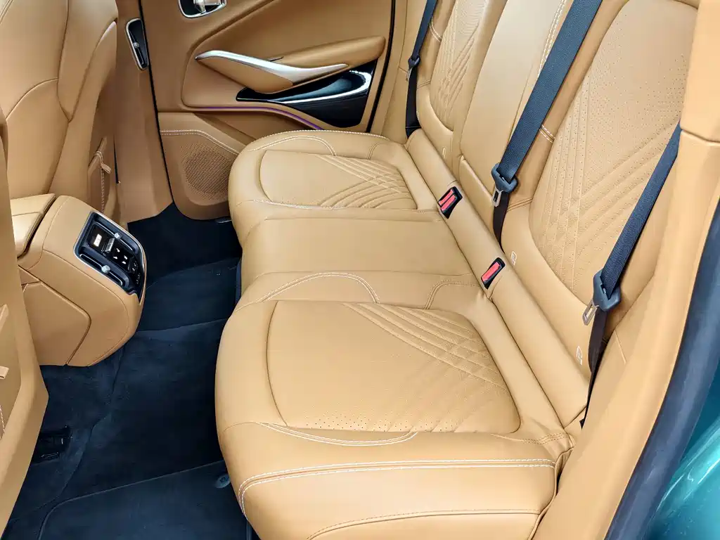 Aston Martin DBX 4.0 T V8